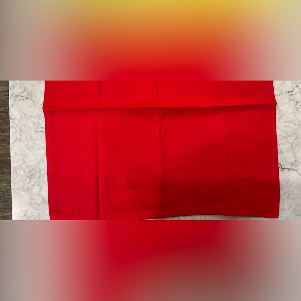 (8) Linen napkins